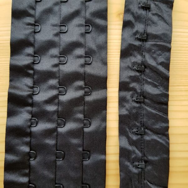 BH Verschluss, schwarz, 3 x, am Meter, aus Satin