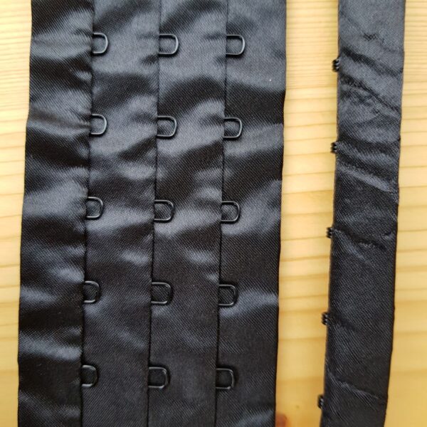 BH Verschluss, schwarz, 3 x, am Meter, aus Satin – Bild 2