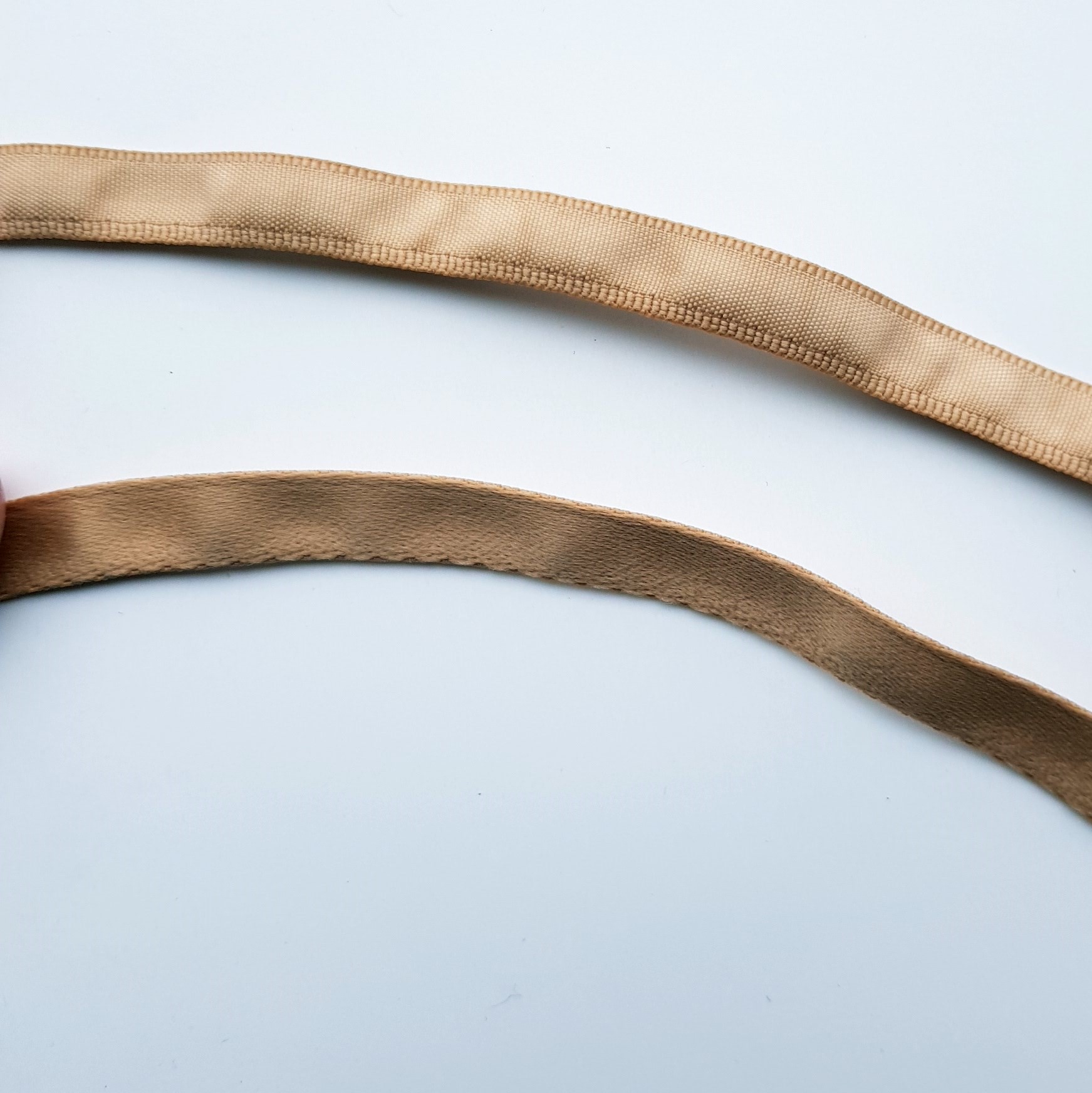 Vorgeformtes Bügelband